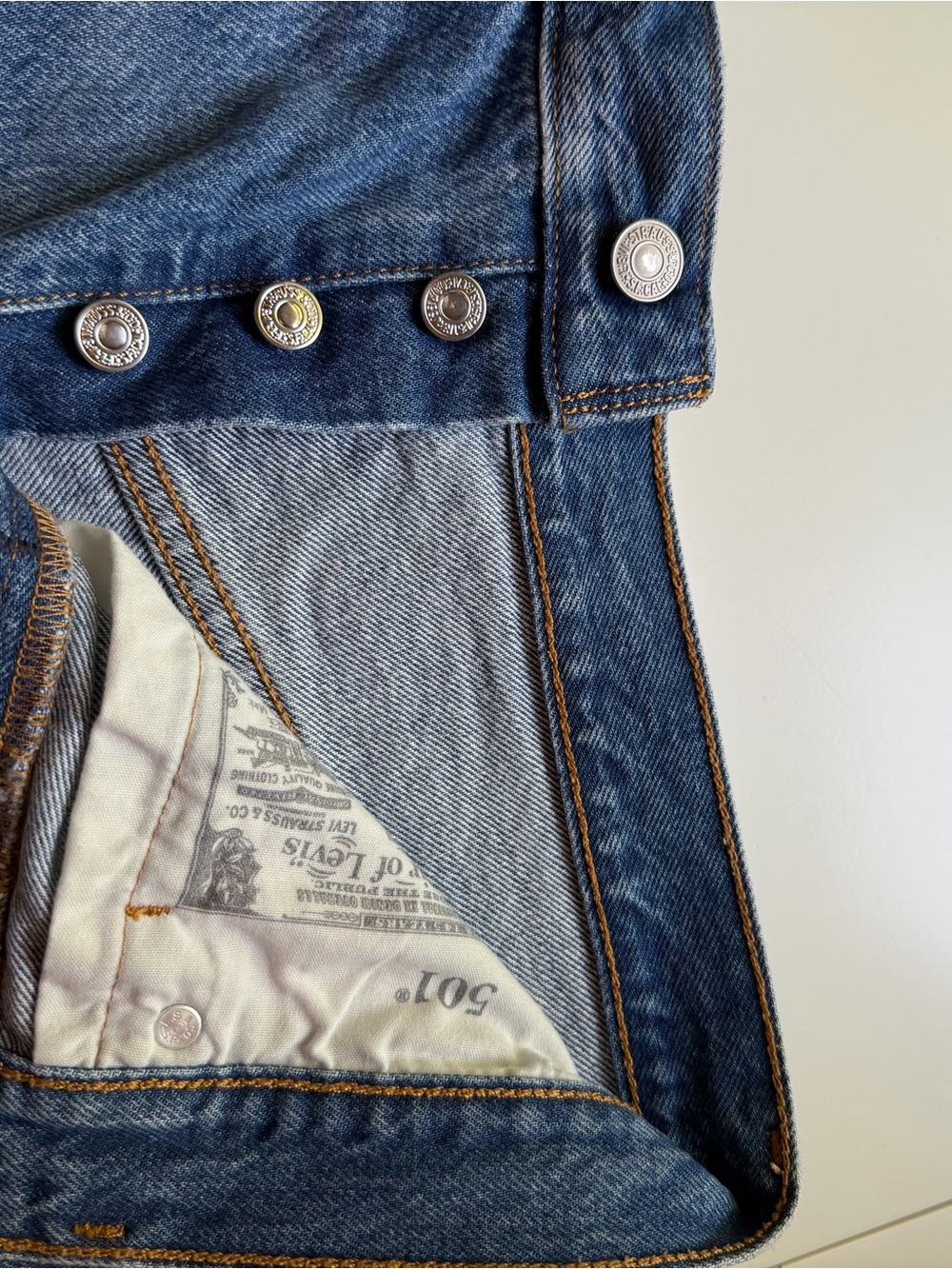 Levi's - 501 Original Denim Shorts in Oxnard, Size 28 - Picture 5 of 6